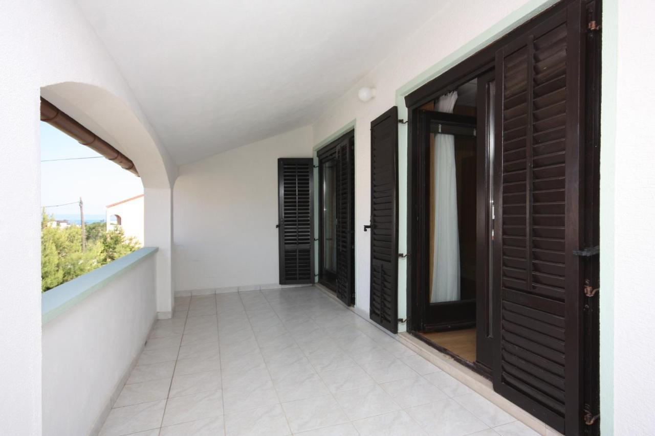 Apartments For Families With Children Lopar, Rab - 10402 المظهر الخارجي الصورة