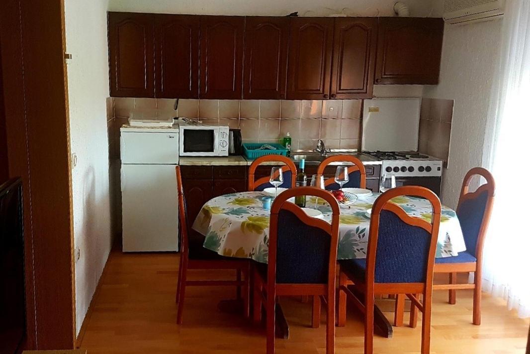 Apartments For Families With Children Lopar, Rab - 10402 المظهر الخارجي الصورة